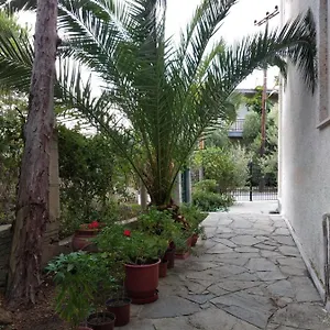 κάντε κράτηση εδώ